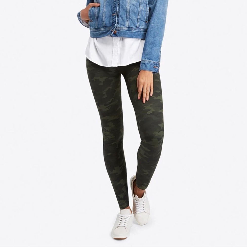 Spanx NEW Look At Me Now Camo Green Legging Pants Seamless Stretch Pants Neutral